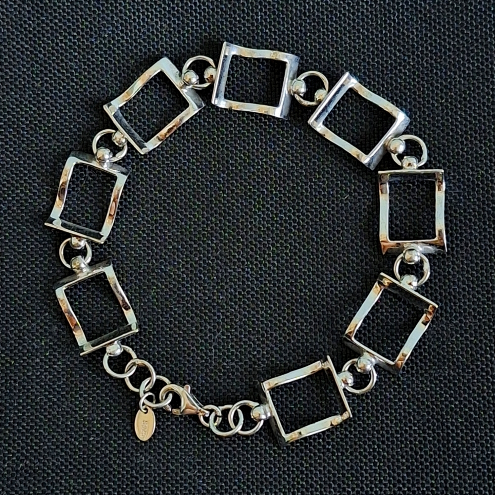 🅱️🅾️G🅾️ Elegant Silver Square Link Bracelet